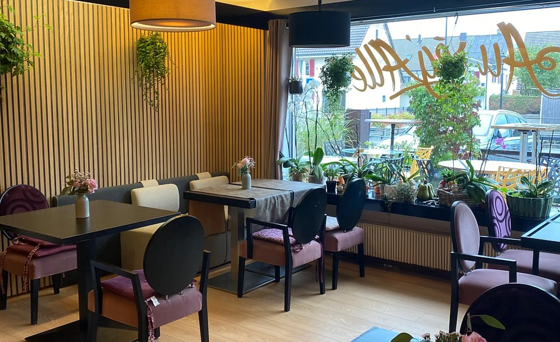 La salle du restaurant Au Rég'Alle à Alle